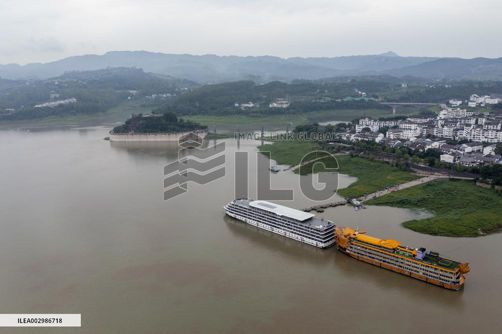 FlyOverChina | A glimpse of Shibaozhai on Yangtze River