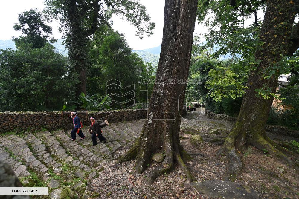 EnchantingGuangxi | Villagers still enchanted by yellow mud drums in S China's Guangxi