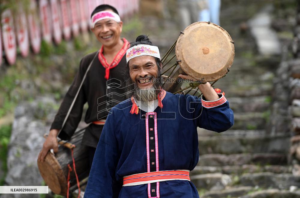 EnchantingGuangxi | Villagers still enchanted by yellow mud drums in S China's Guangxi