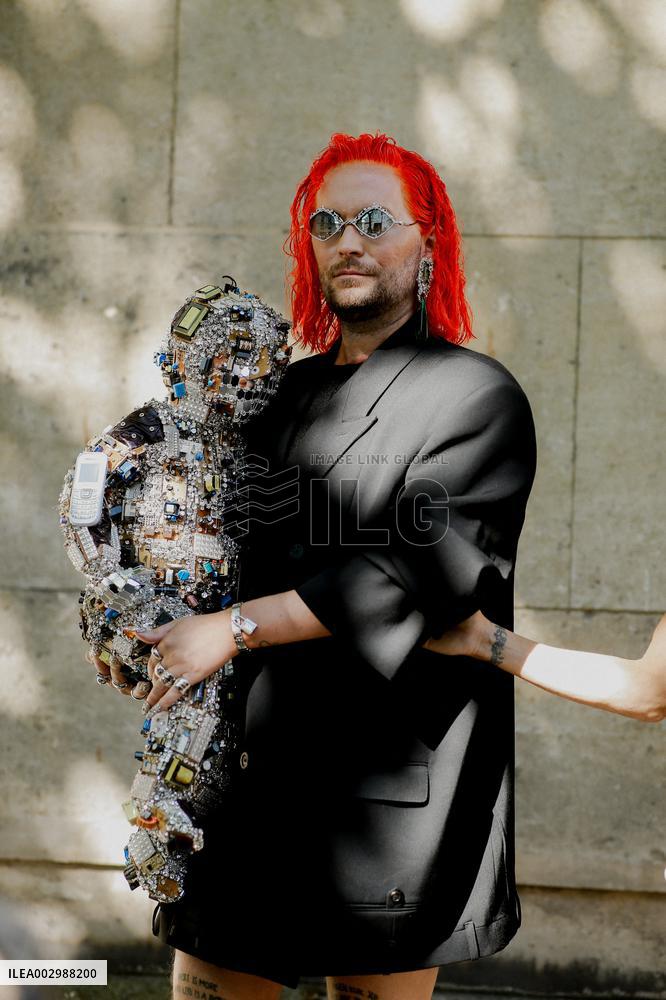 PFW - Schiaparelli Arrivals Street Looks