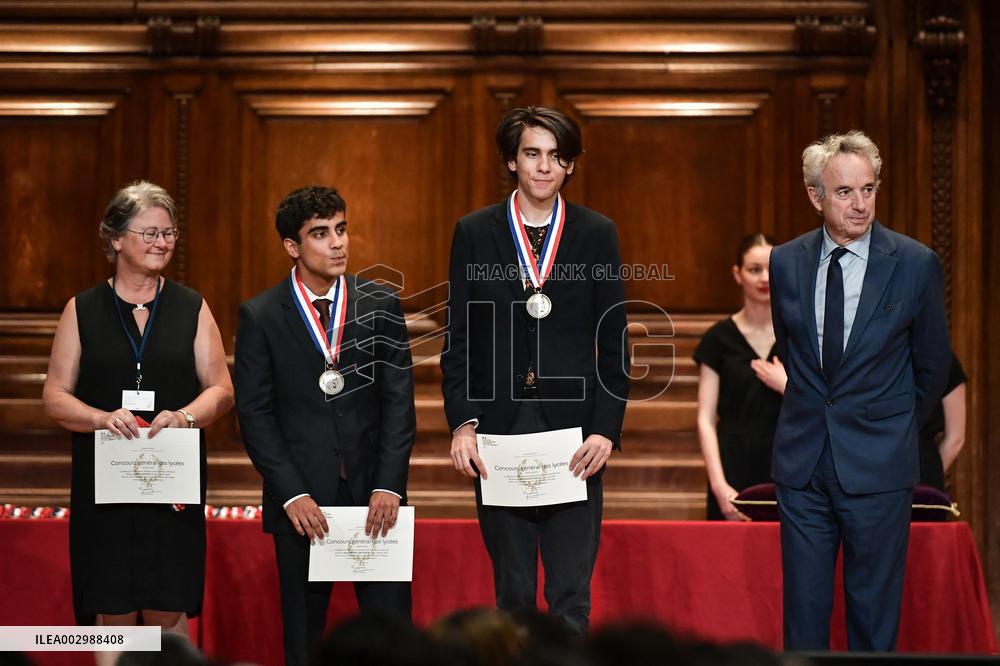 Concours general des lycees et des metiers awards in Paris FA