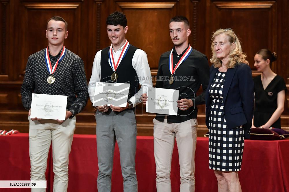 Concours general des lycees et des metiers awards in Paris FA