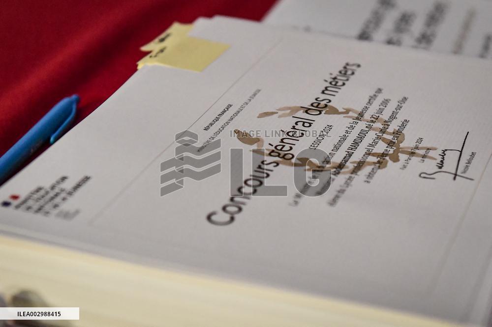 Concours general des lycees et des metiers awards in Paris FA