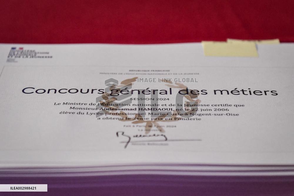 Concours general des lycees et des metiers awards in Paris FA