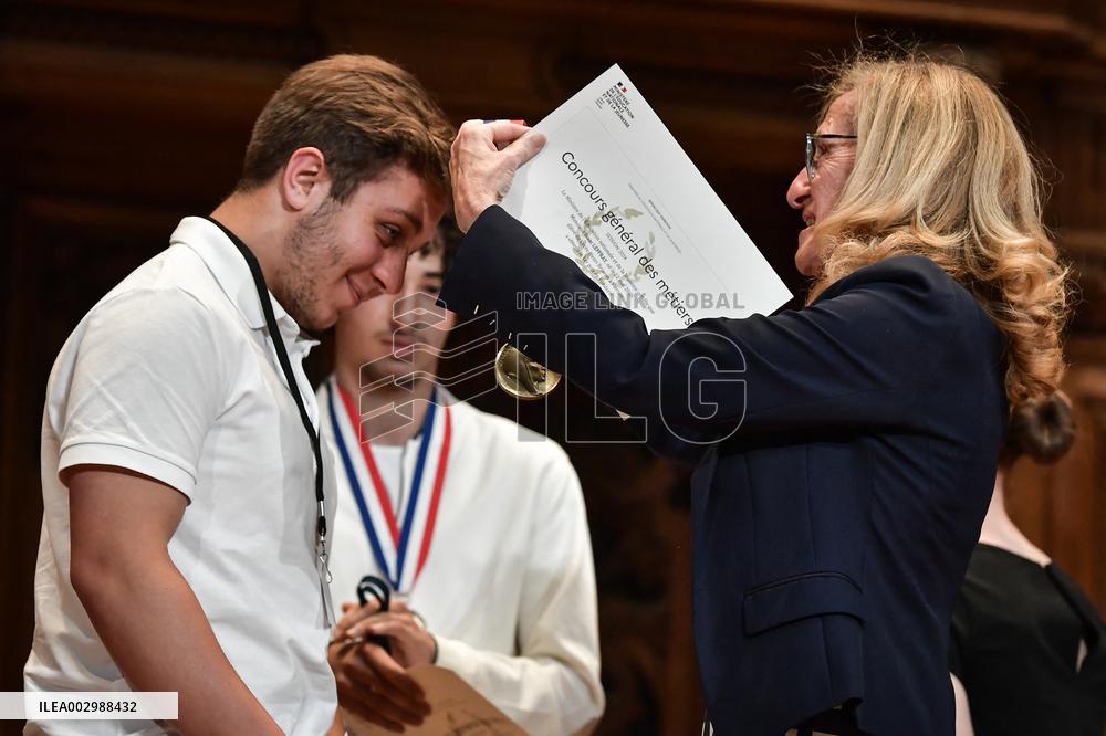 Concours general des lycees et des metiers awards in Paris FA