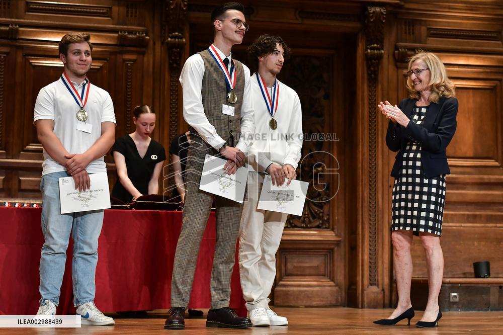 Concours general des lycees et des metiers awards in Paris FA
