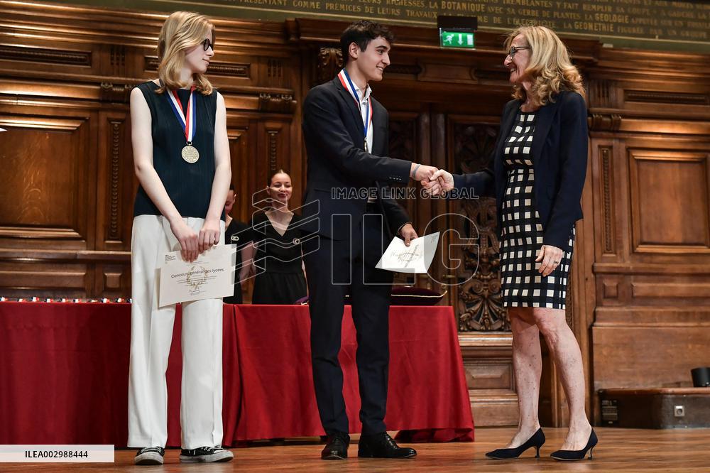 Concours general des lycees et des metiers awards in Paris FA