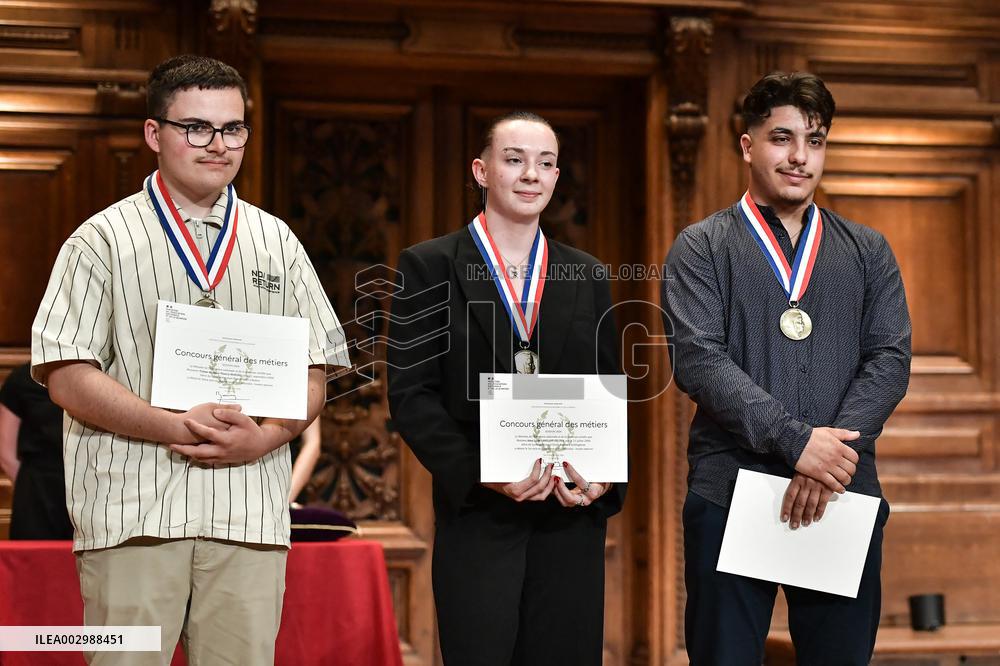 Concours general des lycees et des metiers awards in Paris FA