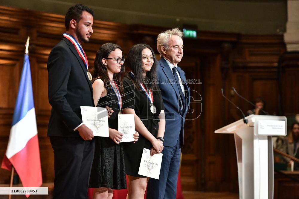 Concours general des lycees et des metiers awards in Paris FA
