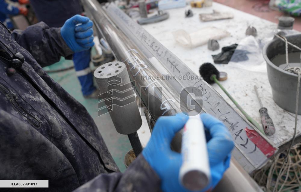 (FOCUS) CHINA-XIZANG-NAM CO-MULTINATIONAL RESEARCHERS-CORE DRILLING PROJECT (CN)