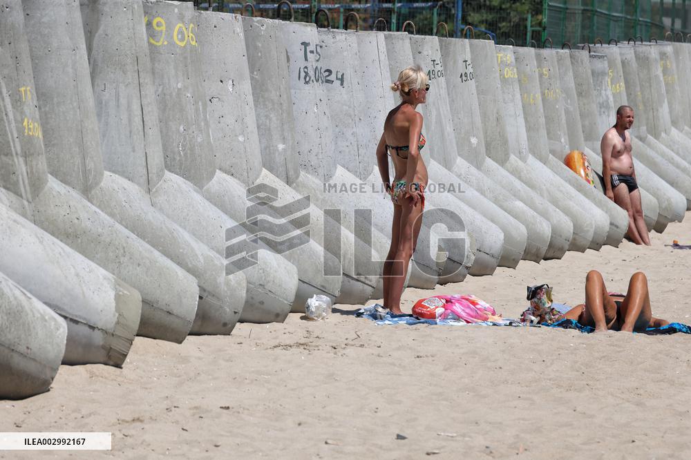 Tetrapods on Chonomorsk beaches