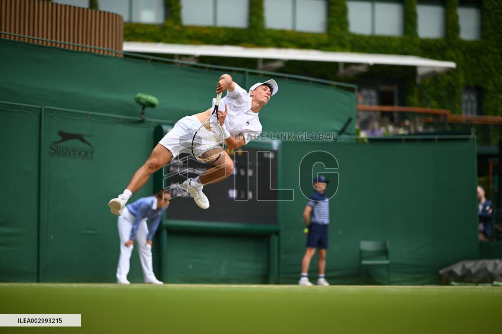 Wimbledon - Theo Papamalis Juniors Quarter-Final