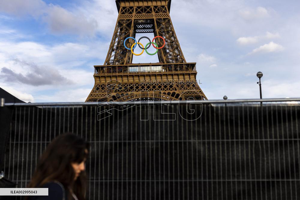 Eiffel Tower decorated with Olympic Rings - Paris