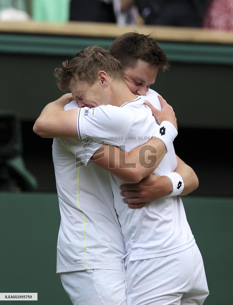 (SP) BRITAIN-LONDON-TENNIS-WIMBLEDON-MEN'S DOUBLES-FINAL