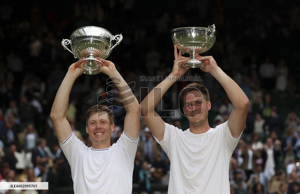 (SP) BRITAIN-LONDON-TENNIS-WIMBLEDON-MEN'S DOUBLES-FINAL