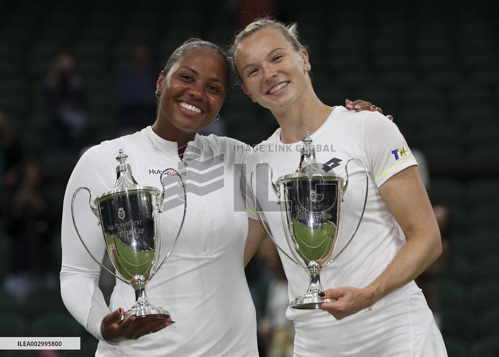 (SP) BRITAIN-LONDON-TENNIS-WIMBLEDON-WOMEN'S DOUBLES-FINAL