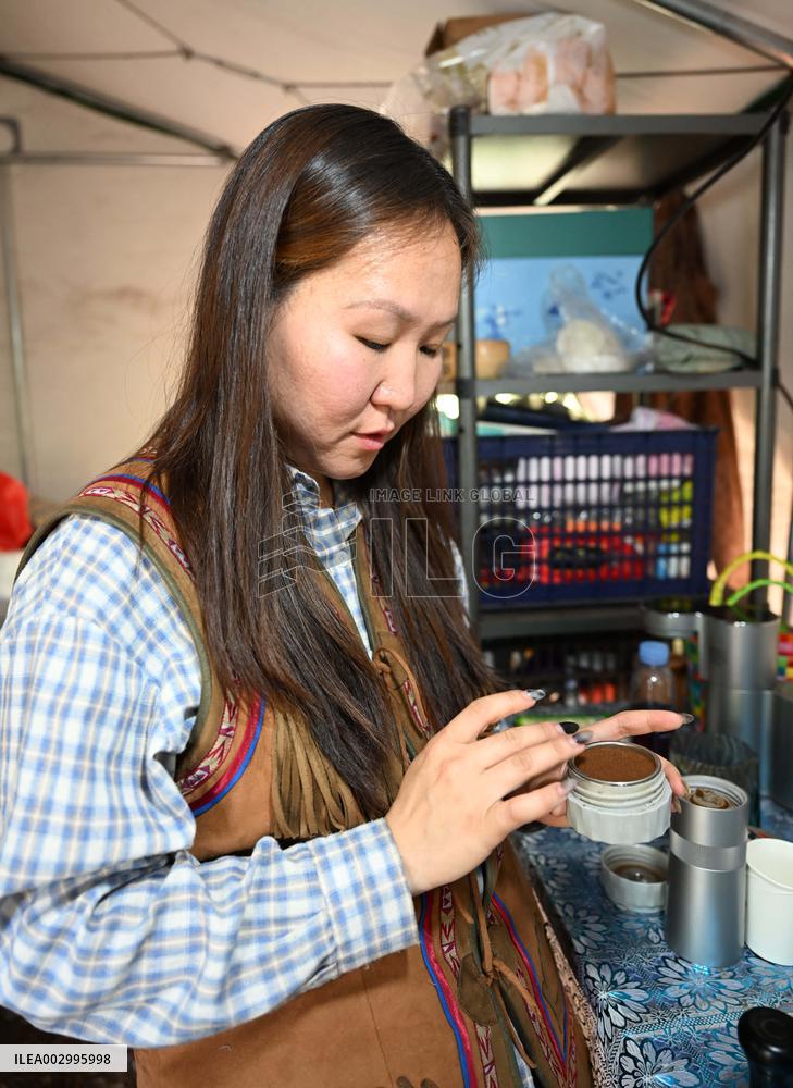 ChineseToday | Young couple inherit Aoluguya Ewenki legacy in forests in north China