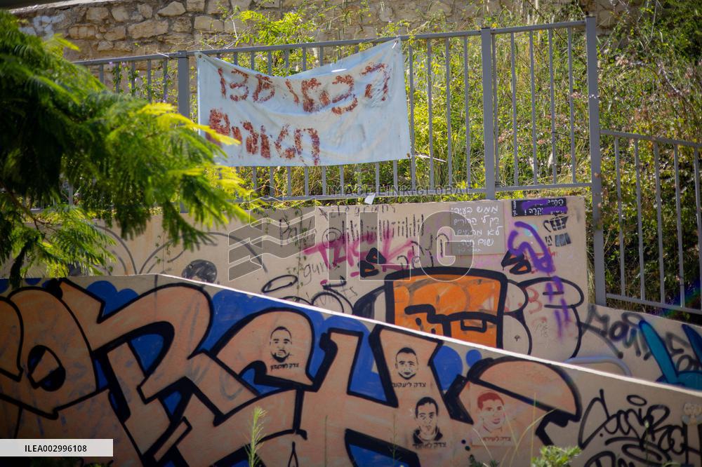 War-Related Graffitis - Tel Aviv