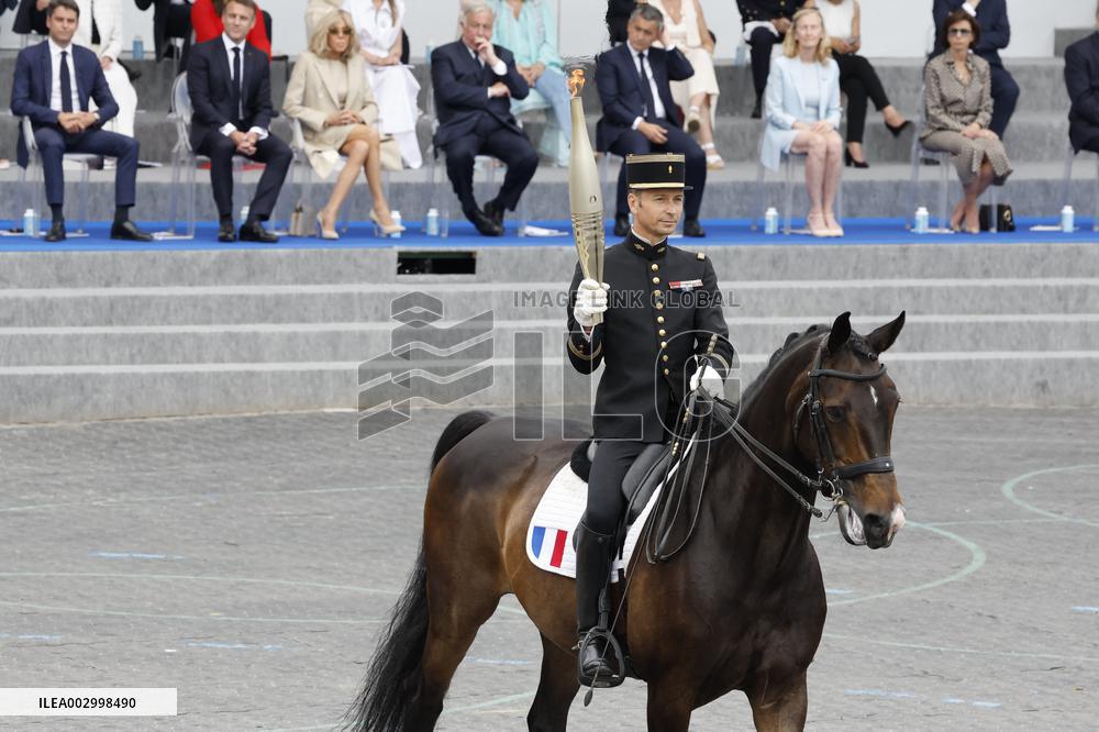 (SP)FRANCE-PARIS-OLYMPIC GAMES-TORCH