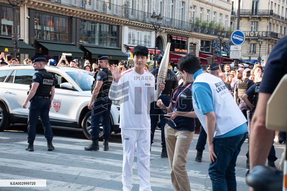 Kim Seok-jin with The Olympic torch - Paris