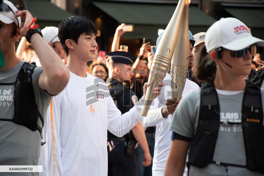Kim Seok-jin with The Olympic torch - Paris