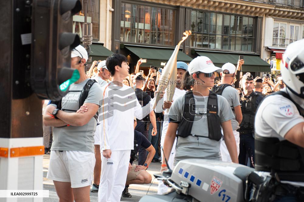 Kim Seok-jin with The Olympic torch - Paris