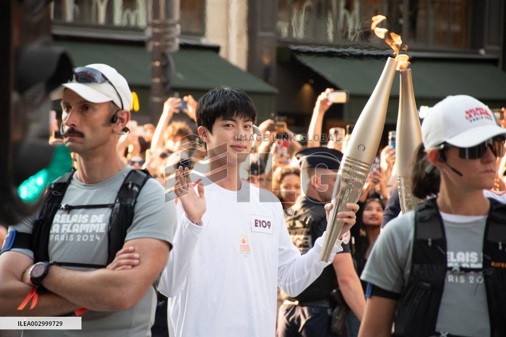 Kim Seok-jin with The Olympic torch - Paris