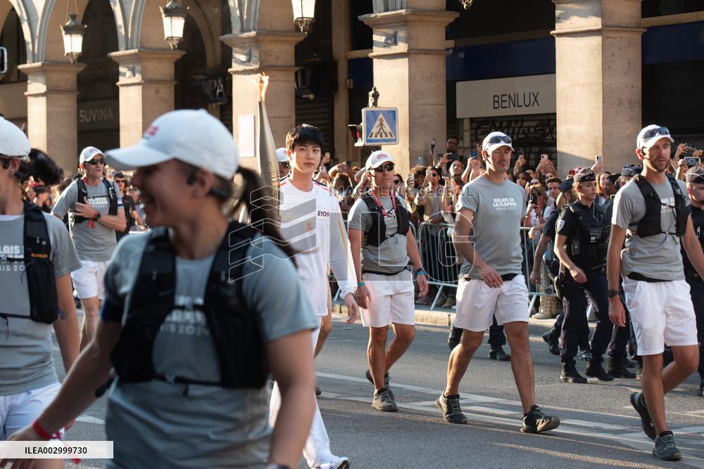Kim Seok-jin with The Olympic torch - Paris