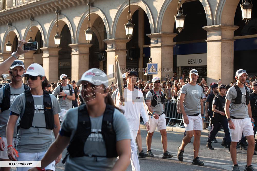 Kim Seok-jin with The Olympic torch - Paris