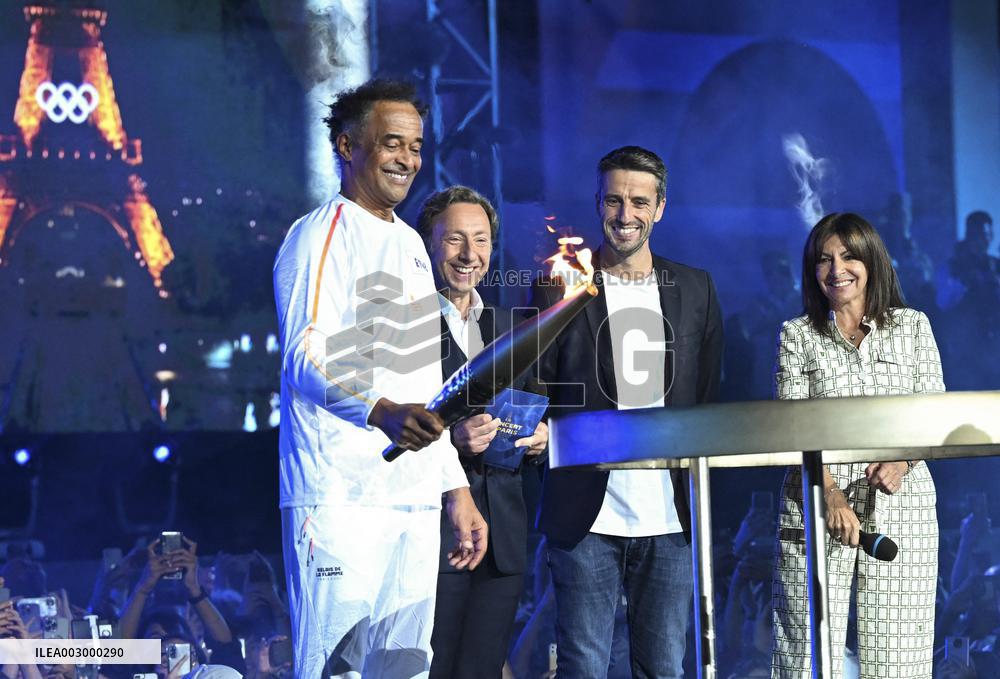 (SP)FRANCE-PARIS-OLYMPIC GAMES-TORCH RELAY