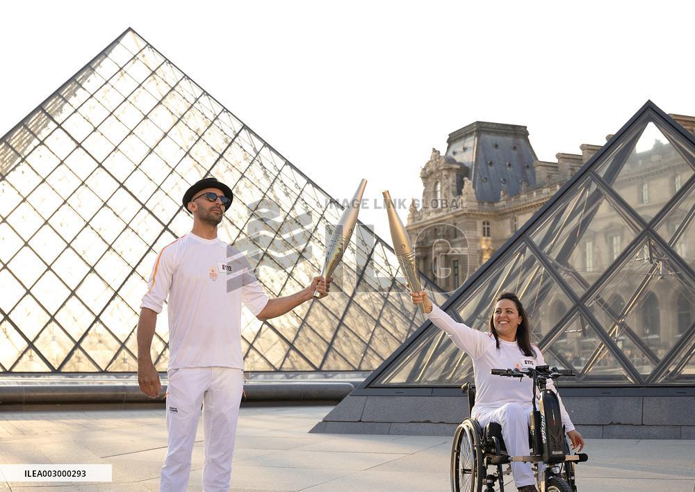 (SP)FRANCE-PARIS-OLYMPIC GAMES-TORCH RELAY