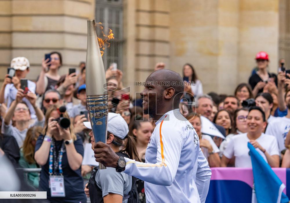 (SP)FRANCE-PARIS-OLYMPIC GAMES-TORCH RELAY