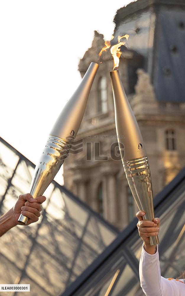 (SP)FRANCE-PARIS-OLYMPIC GAMES-TORCH RELAY