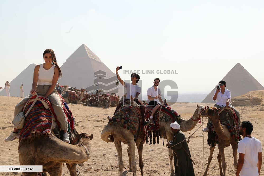 Egypt Sees Booming Tourism Revenue - Giza