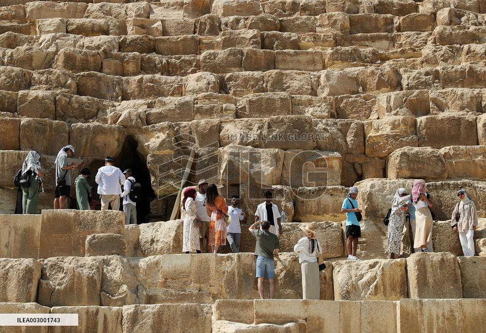 Egypt Sees Booming Tourism Revenue - Giza