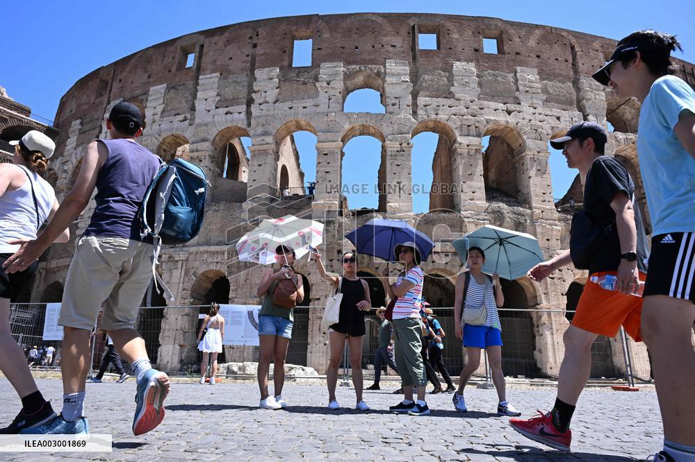 Extreme Heatwave Hits Italy - Rome