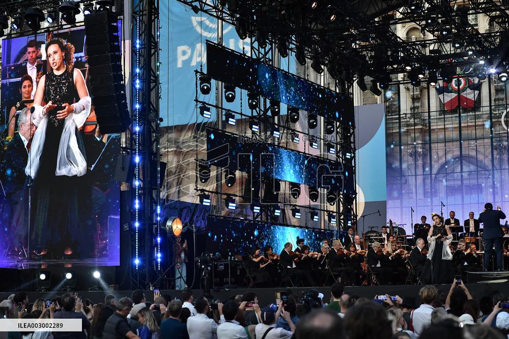 Concert For Olympic Flame Arrival At City Hall - Paris
