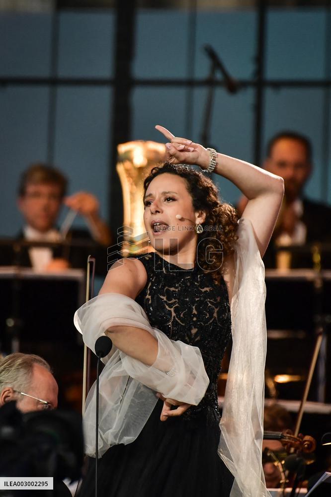 Concert For Olympic Flame Arrival At City Hall - Paris