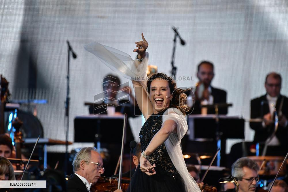 Concert For Olympic Flame Arrival At City Hall - Paris