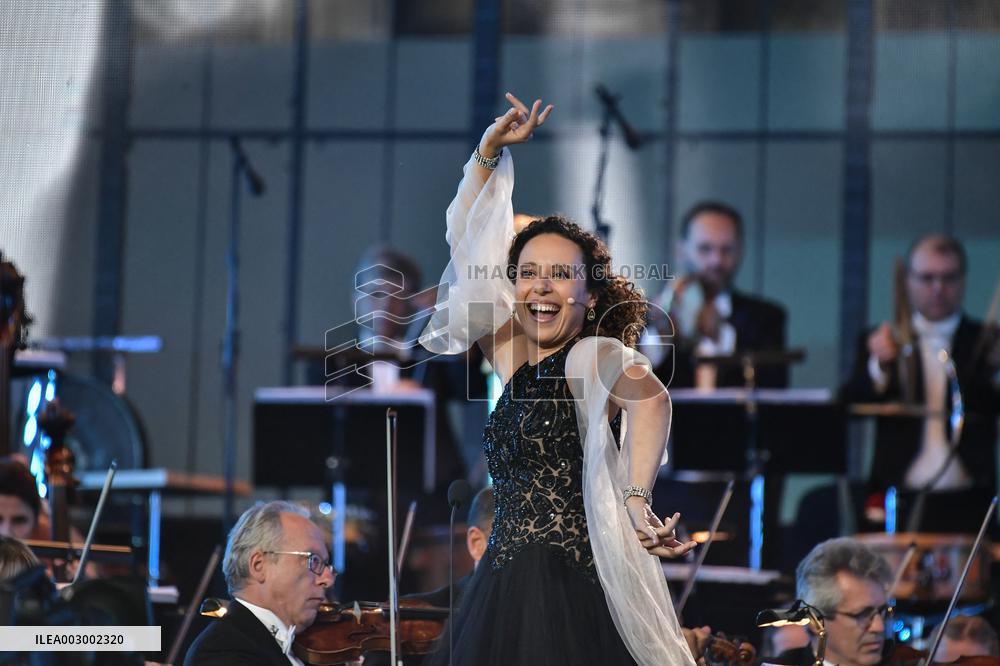 Concert For Olympic Flame Arrival At City Hall - Paris