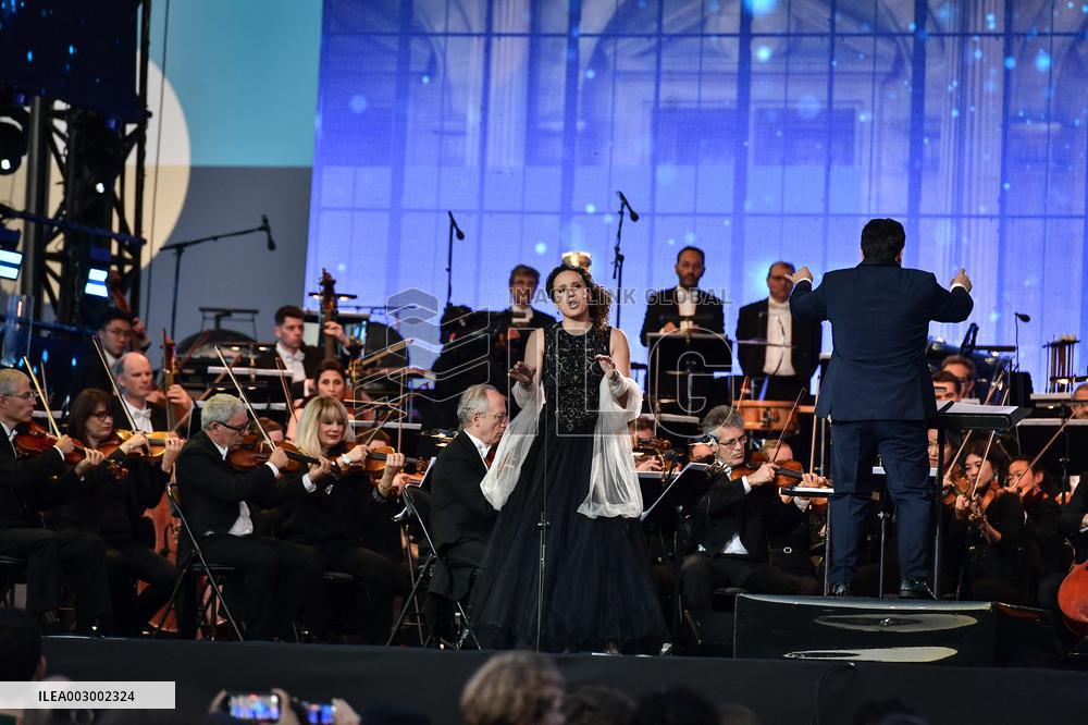 Concert For Olympic Flame Arrival At City Hall - Paris