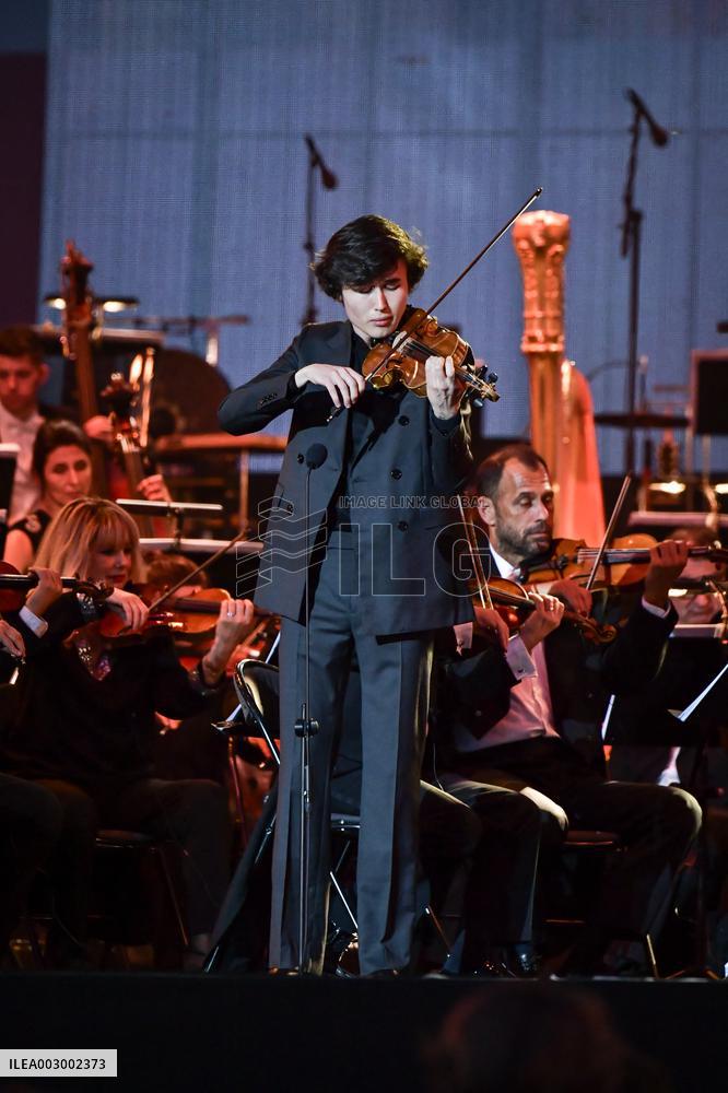 Concert For Olympic Flame Arrival At City Hall - Paris