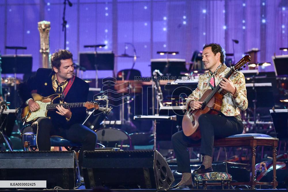 Concert For Olympic Flame Arrival At City Hall - Paris