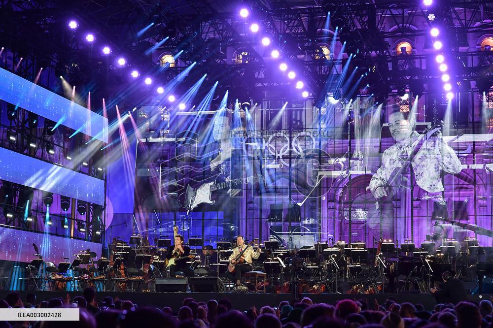 Concert For Olympic Flame Arrival At City Hall - Paris