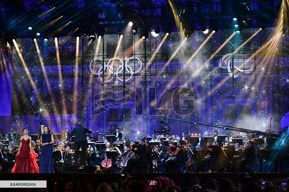 Concert For Olympic Flame Arrival At City Hall - Paris