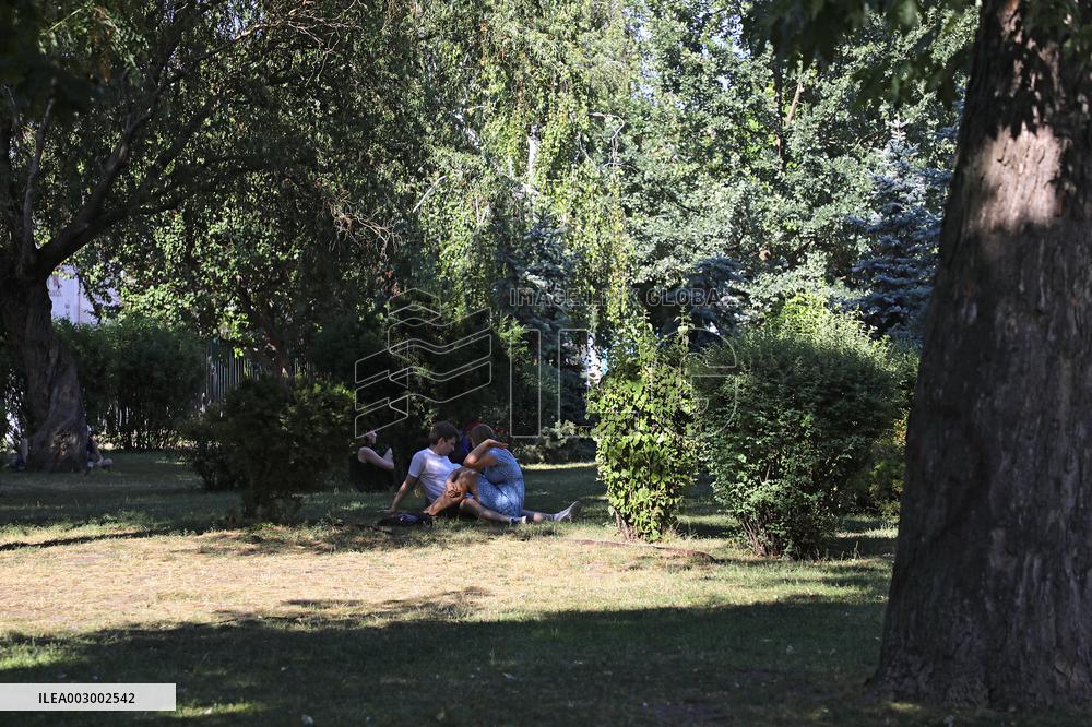 Summer temperatures soar in Kyiv