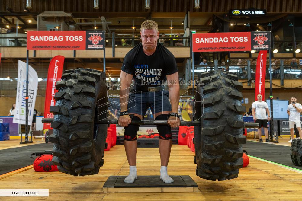 Strongman/Strongwoman competition