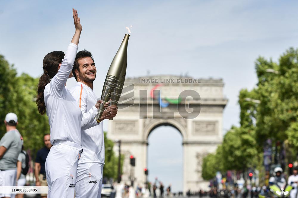 Paris 2024 - Olympic Flame At The Arc De Triomphe - Paris