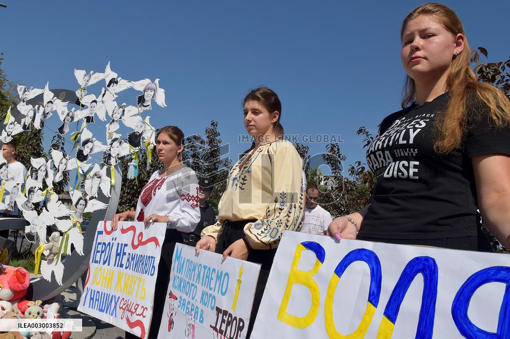 Vinnytsia pays tribute to victims of Russian missile strikes on July 14, 2022