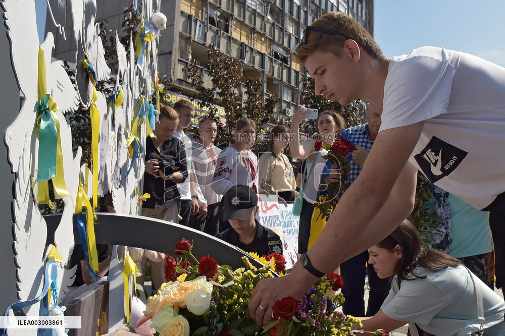 Vinnytsia pays tribute to victims of Russian missile strikes on July 14, 2022